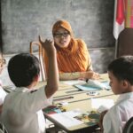 Dedikasi Guru: Dari Kelas ke Kehidupan, Menginspirasi Generasi